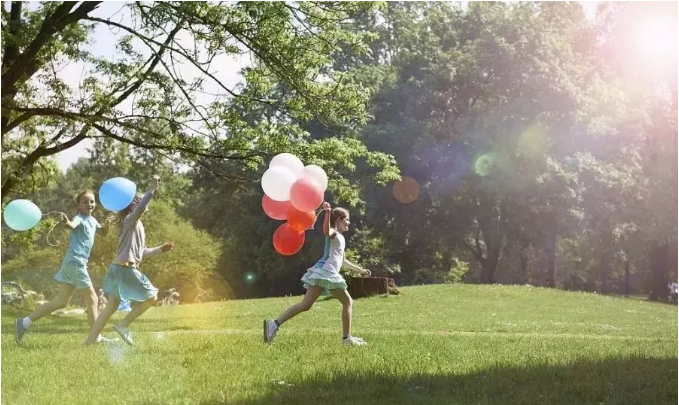 孩子們的童年究竟能有多美？何必想象，點擊即享！